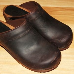Sanita Wood-Chrissy Open Oil Leather Brown Clogs
